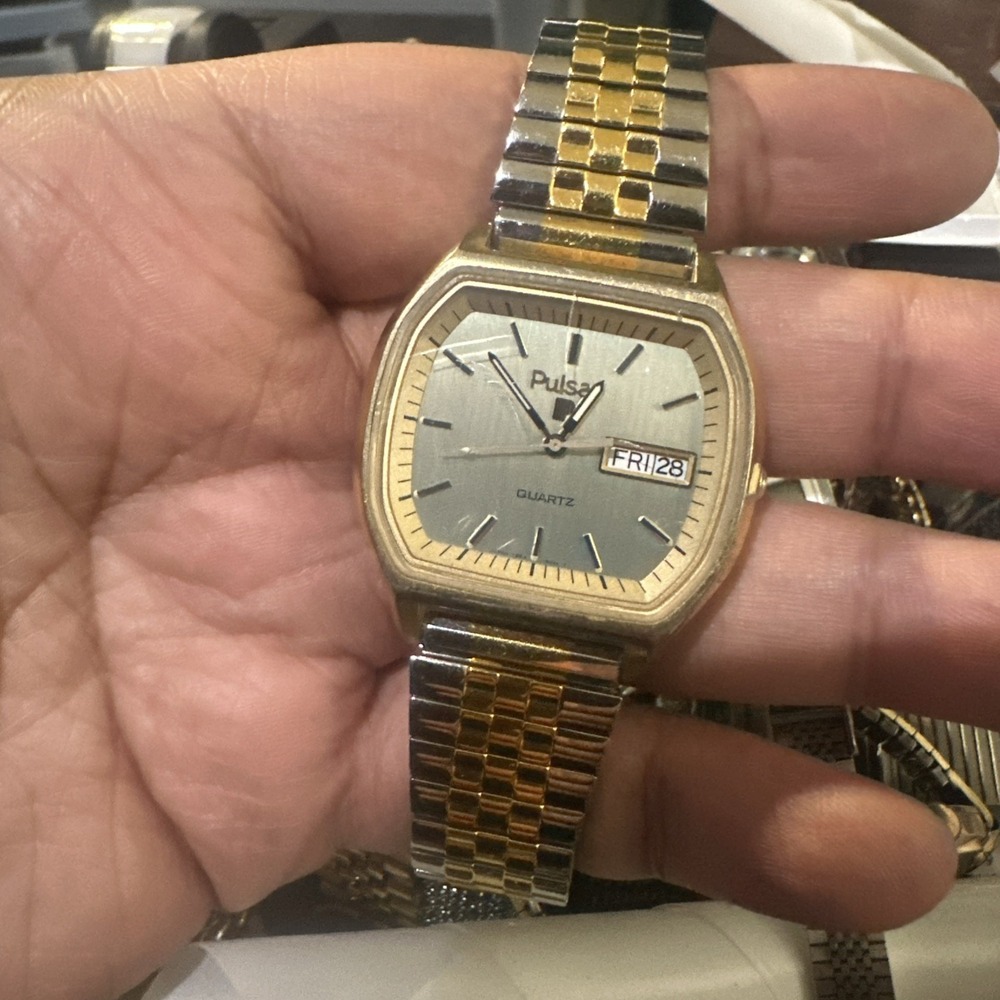 Works Vintage Pulsar Quartz Men's Watch Square Day / Date Y563-5019 Gold 36mm 8"